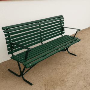 Soffa Eden Wood Göteborg med armstöd i kullengrön